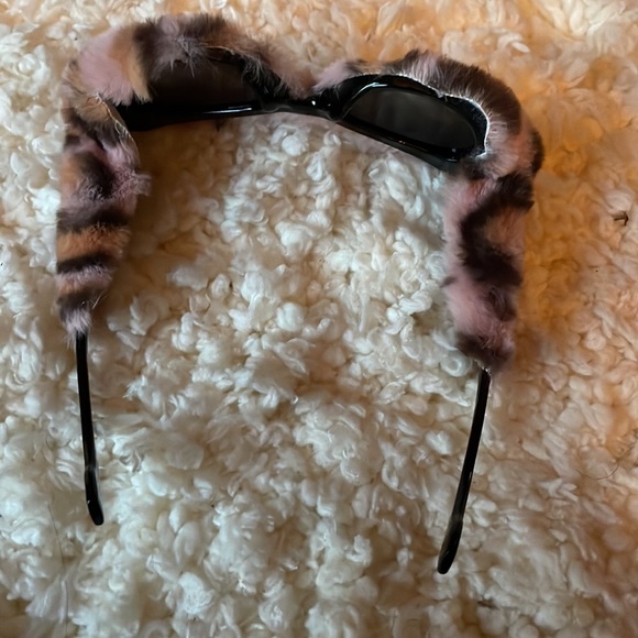 🕶Fuzzy Wear🕶 - Picture 8 of 8